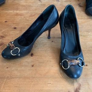 Classic Gucci Black Horsebit leather pump. Sz 7.5